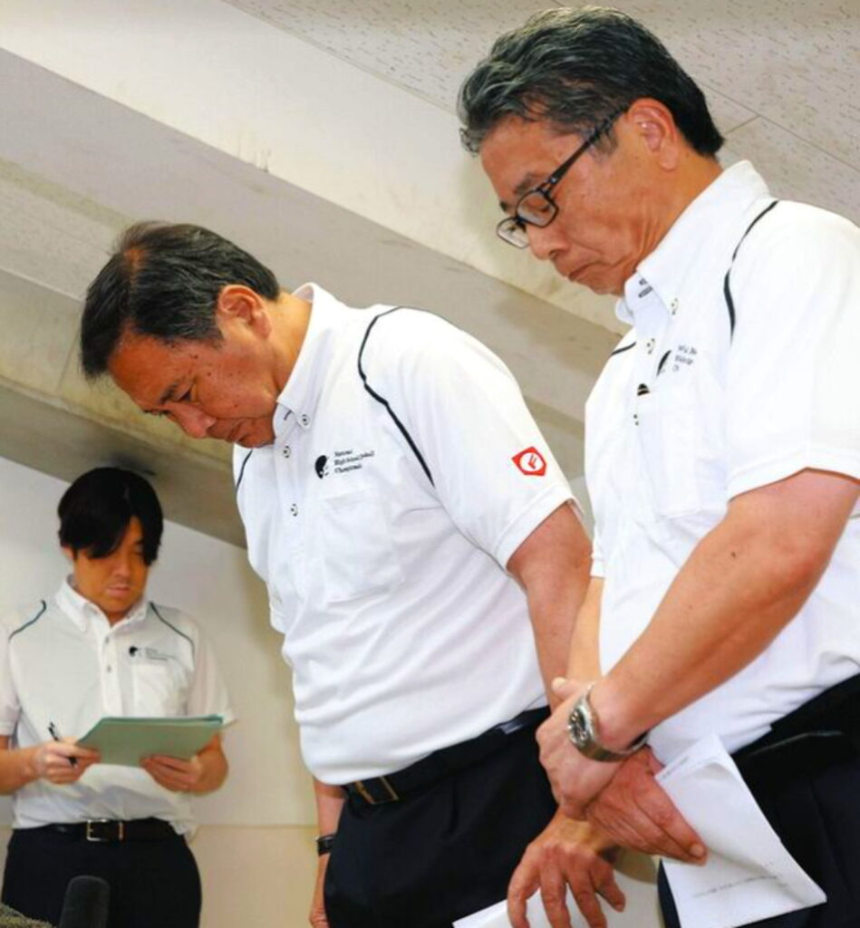 広陵高校野球部 会見 高野連 宝馨会長 朝日新聞社・角田克社長 出典：中日スポーツより